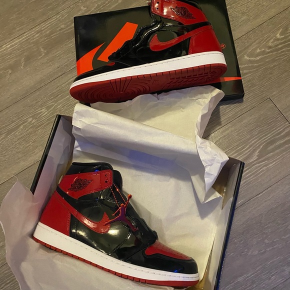 Jordan 1 Retro High OG Patent Bred - Picture 2 of 4